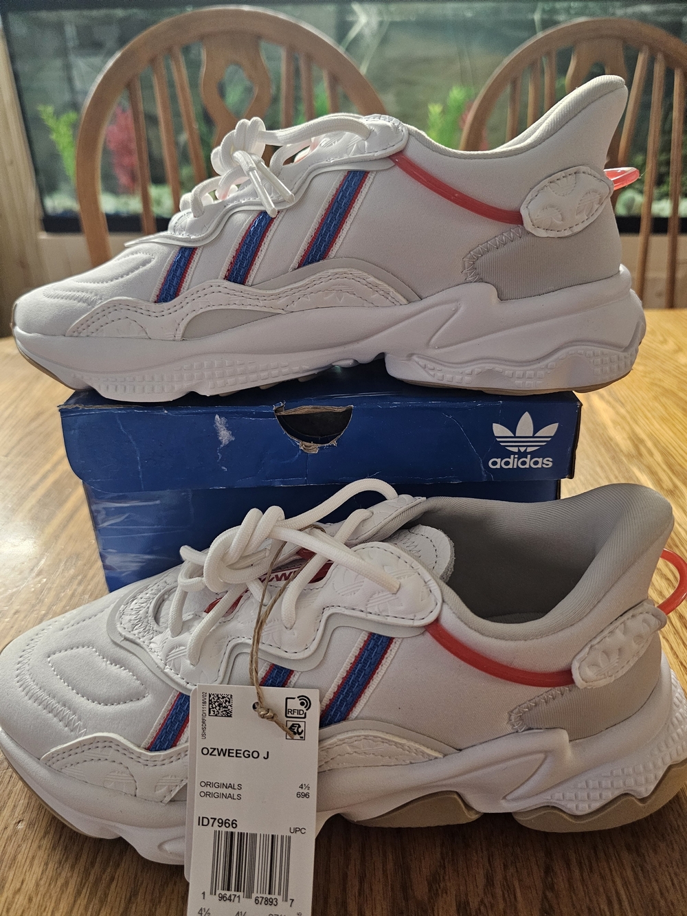 Adidas Orignal Ozweego, Brand New In Box, Deadstock Size 5Y Or Womens Size 6.5